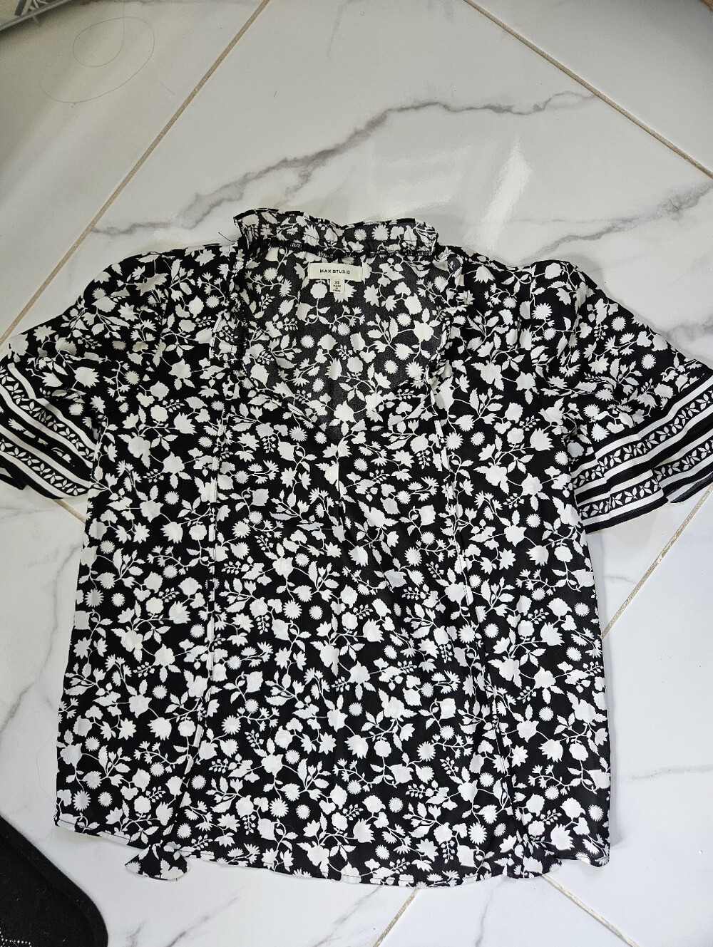 Max Studio black & white floral blouse
